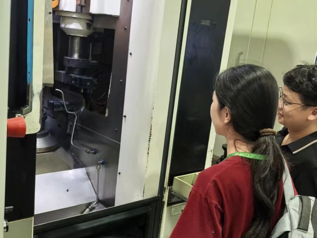 Gipagawas ang espada • NVH Panggubatan! Pagdaug sa Teknikal nga Gubat: Ang mga team sa electric drive nga sistema nagtabang sa malampuson nga paglansad sa DHT4a